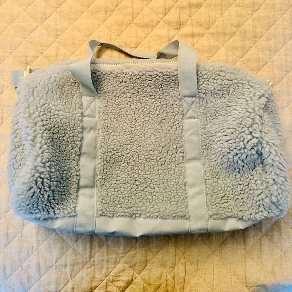 🆕 Pop-In @Nordstrom x Herschel Supply Co Sutton Messenger Bag. NWT 🩵🩵🩵 - Picture 2 of 8